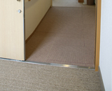 引き戸になり、段差も解消された部屋の写真